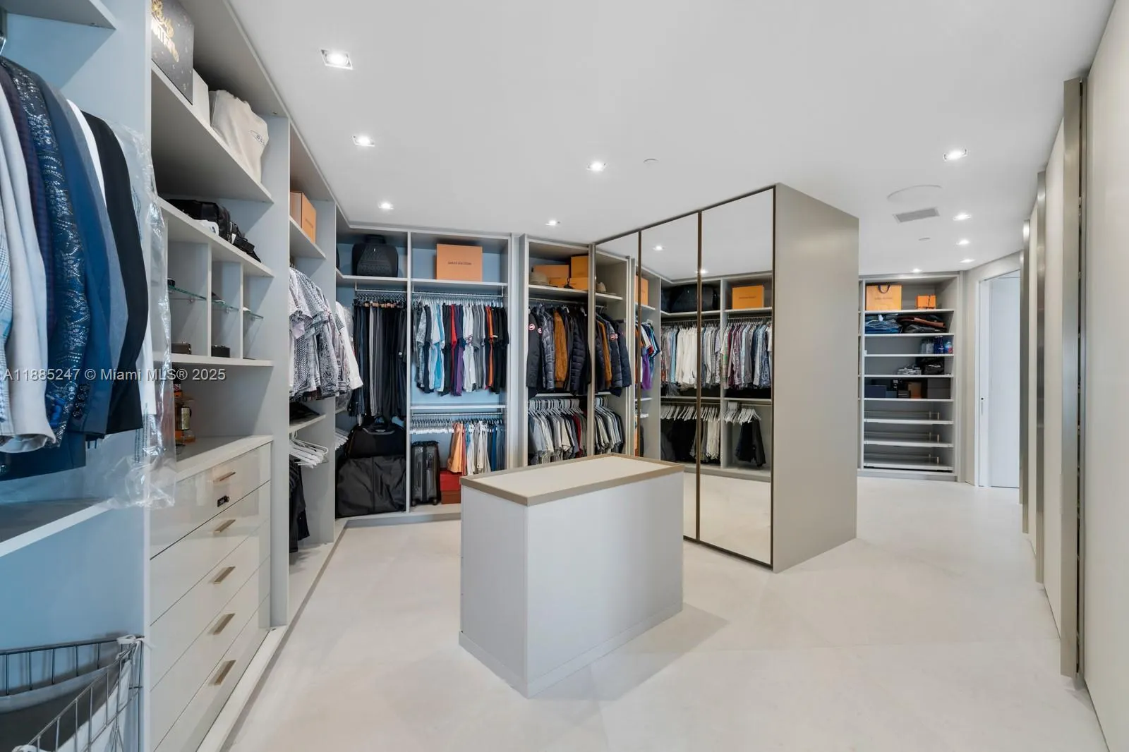 18555 Collins Ave, #4405