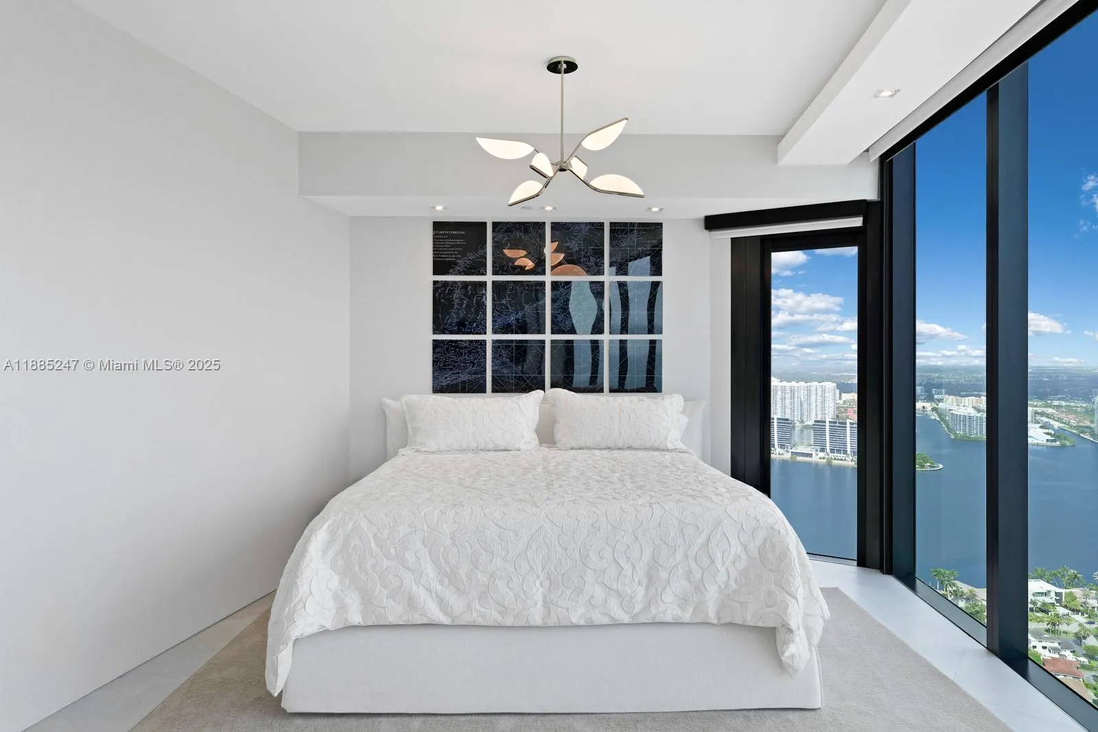 18555 Collins Ave, #4405