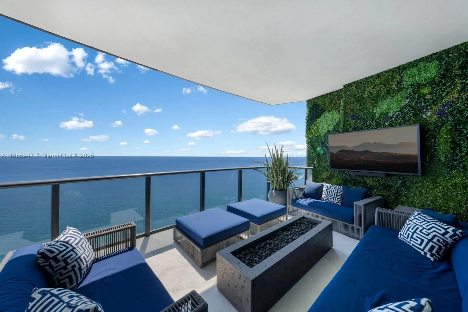 18555 Collins Ave, #4405