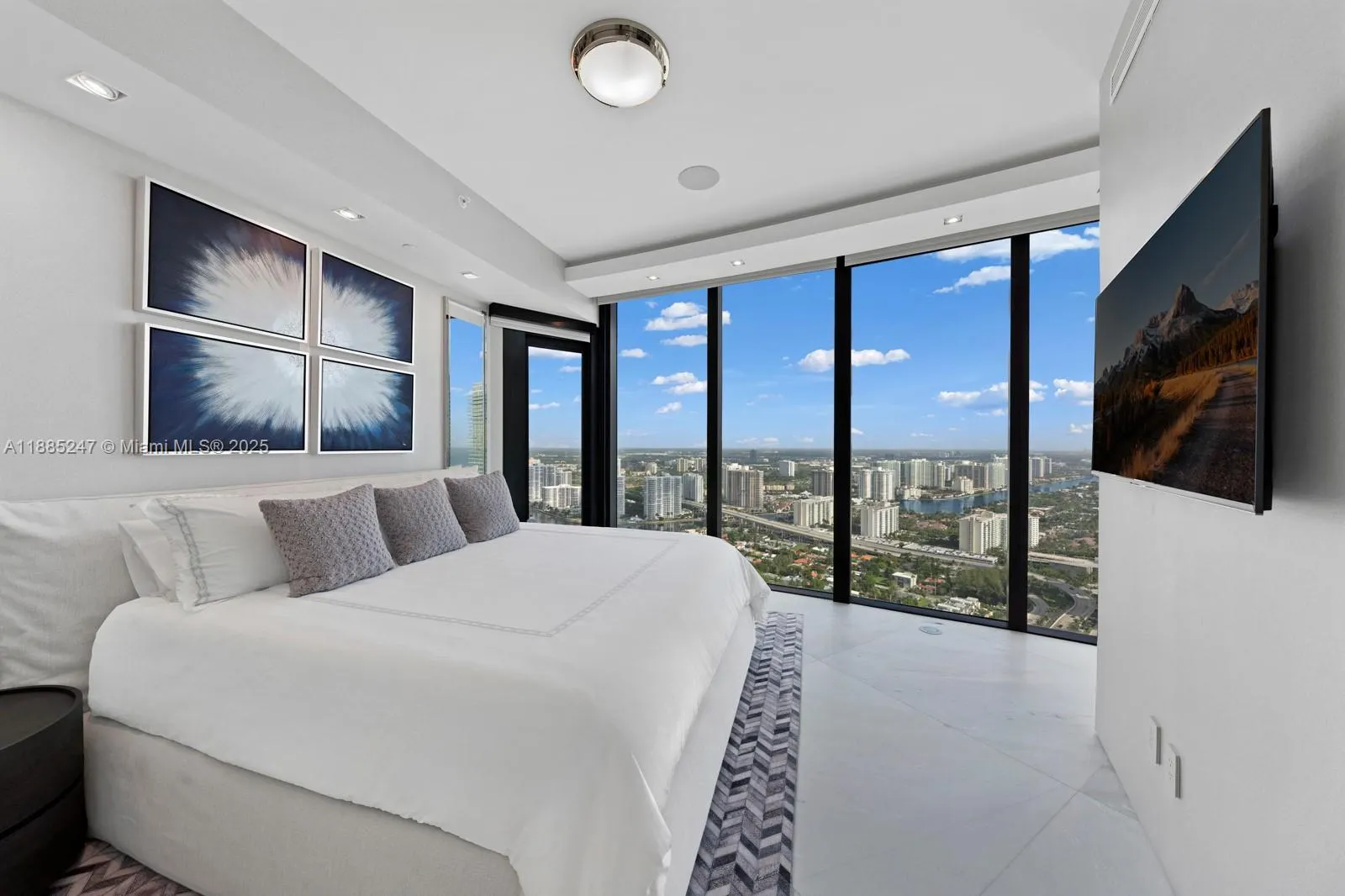 18555 Collins Ave, #4405