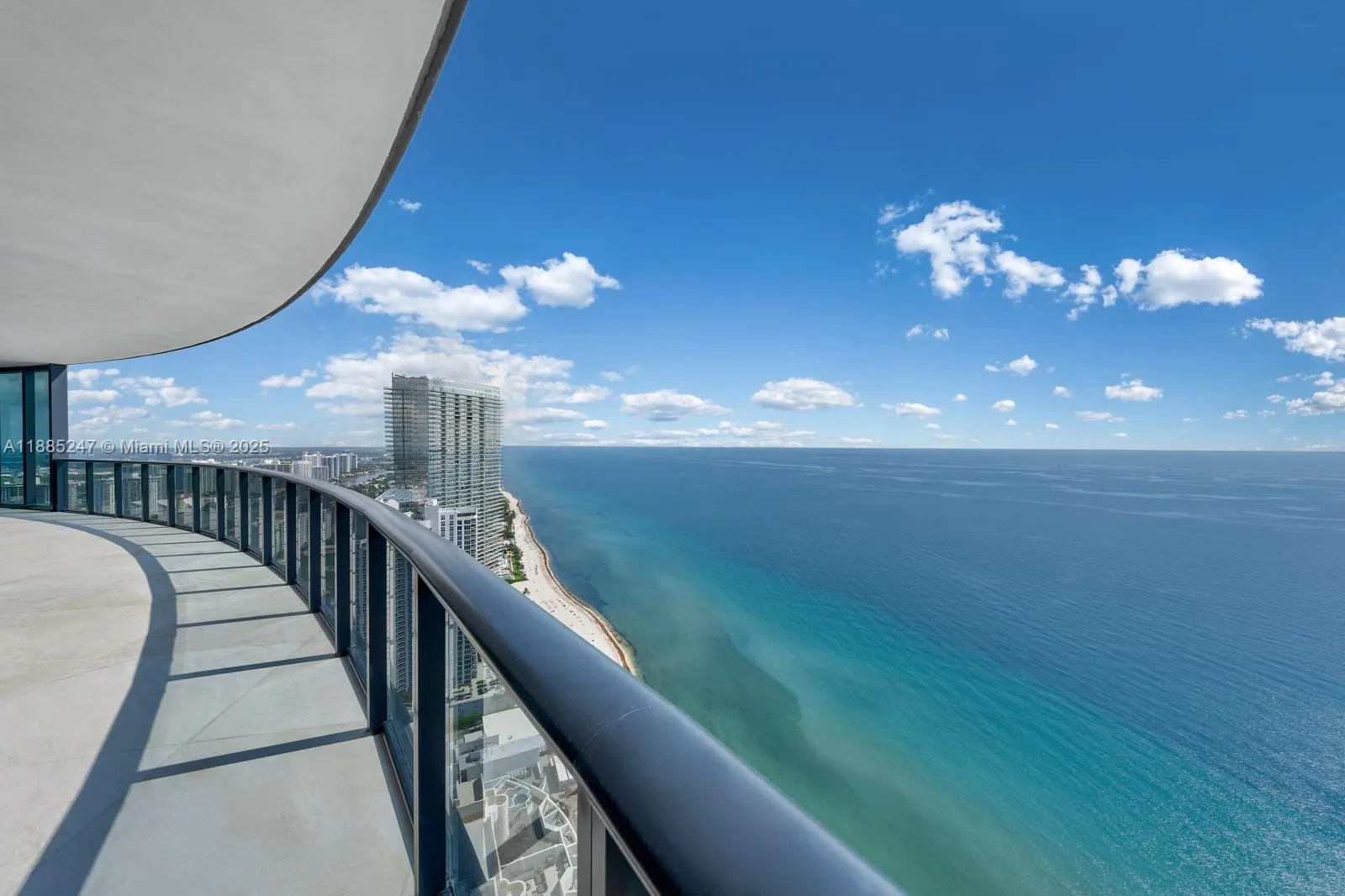 18555 Collins Ave, #4405