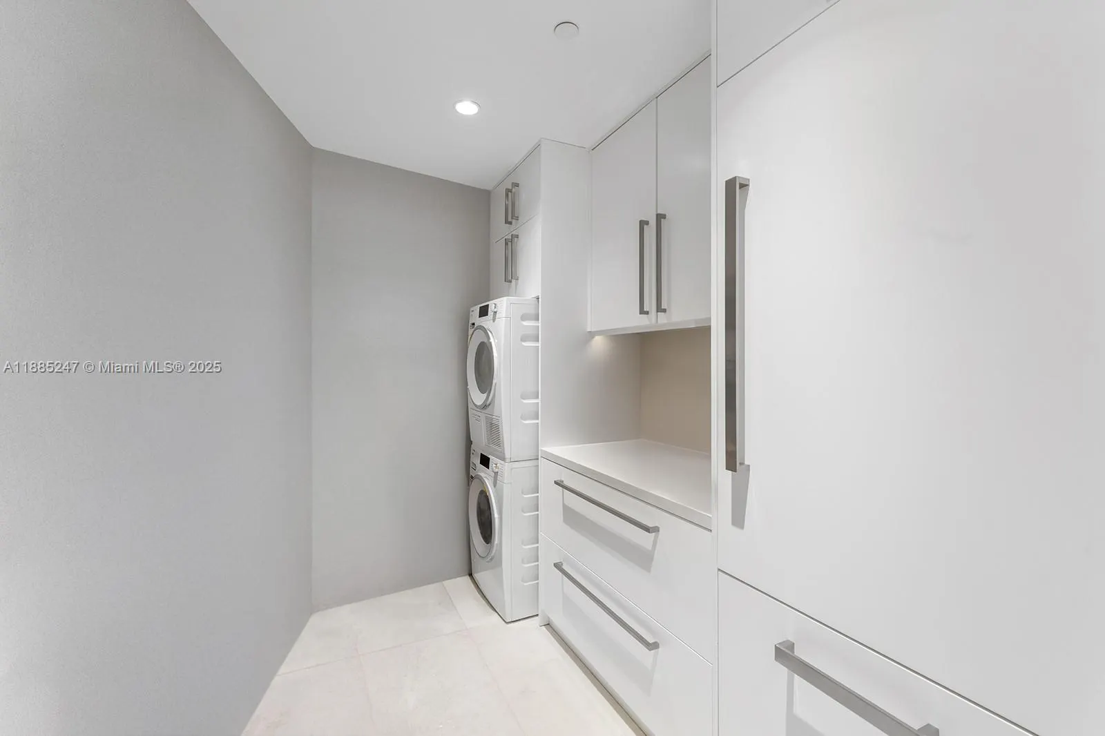 18555 Collins Ave, #4405