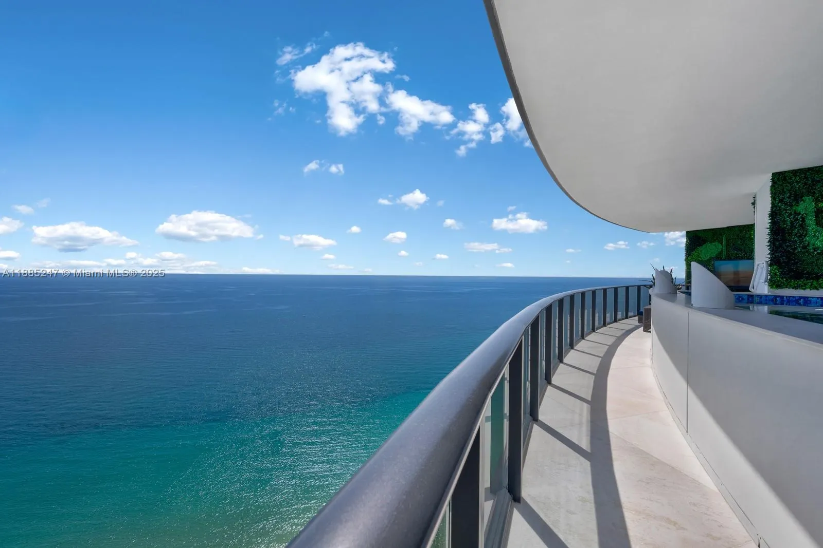 18555 Collins Ave, #4405