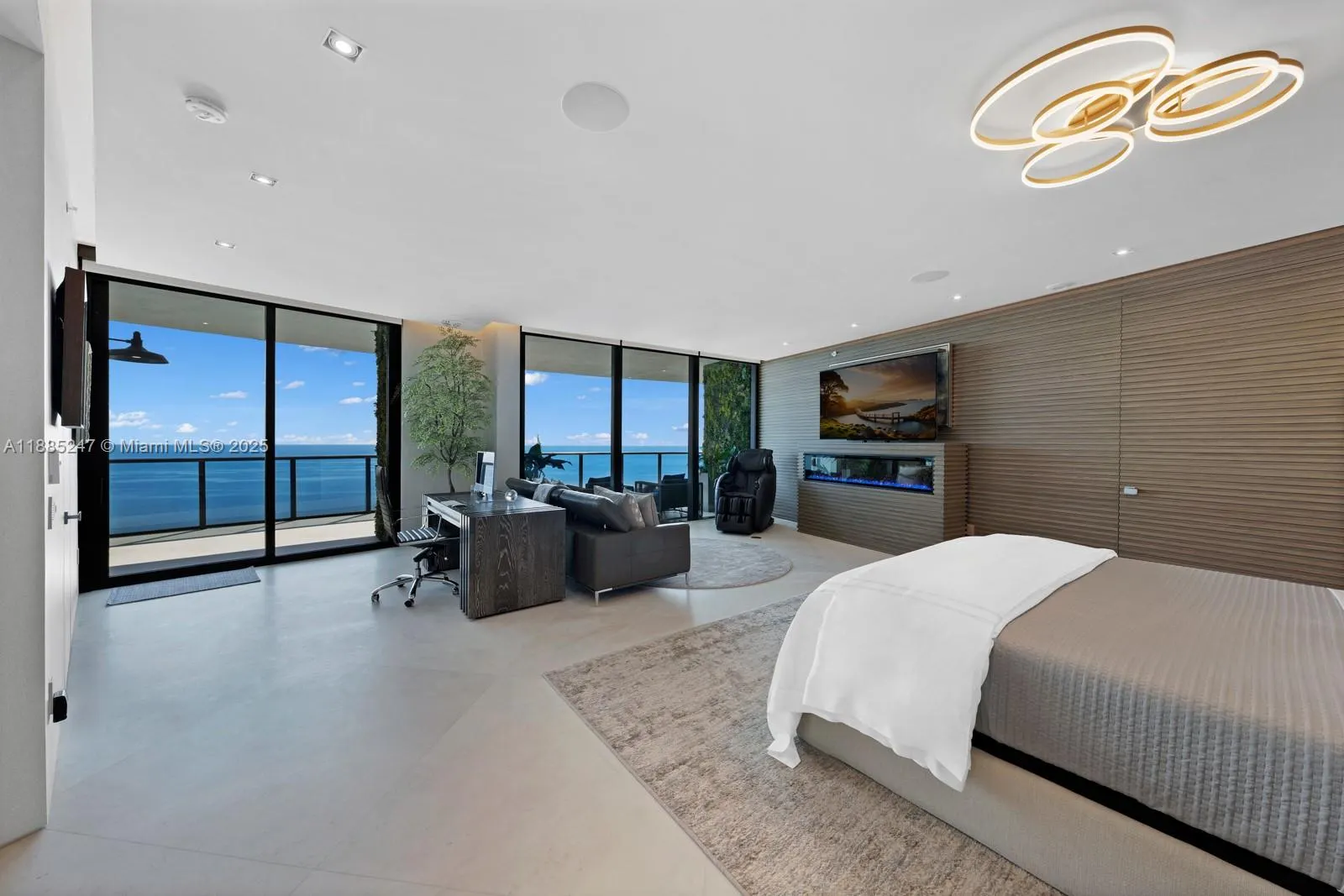 18555 Collins Ave, #4405