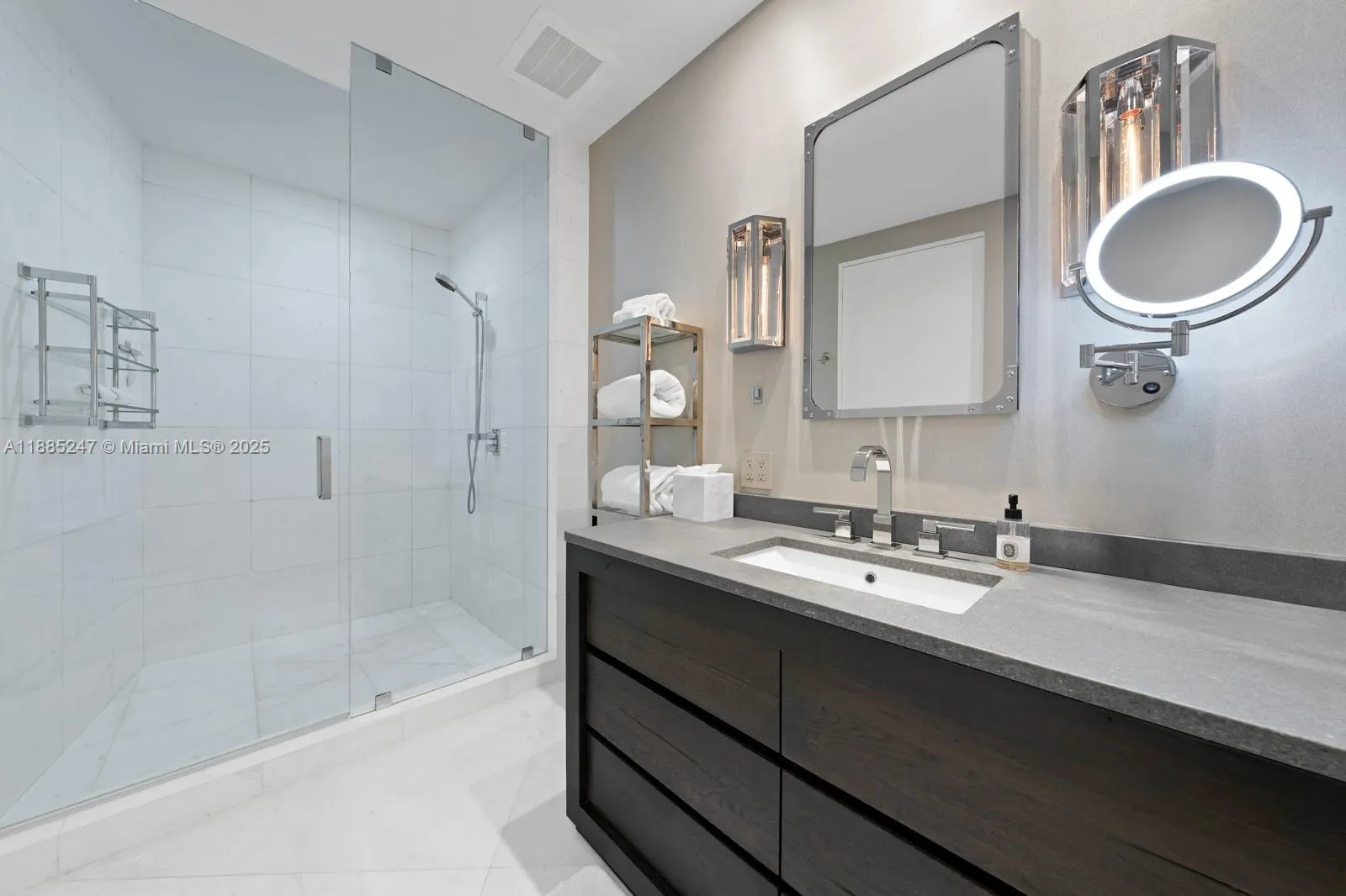 18555 Collins Ave, #4405