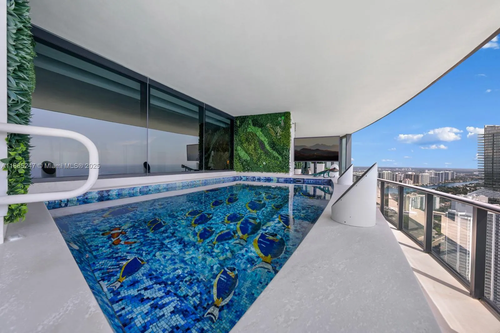 18555 Collins Ave, #4405