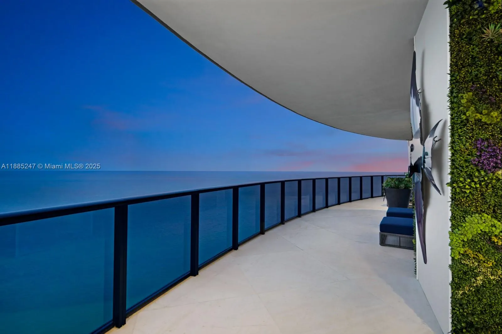 18555 Collins Ave, #4405