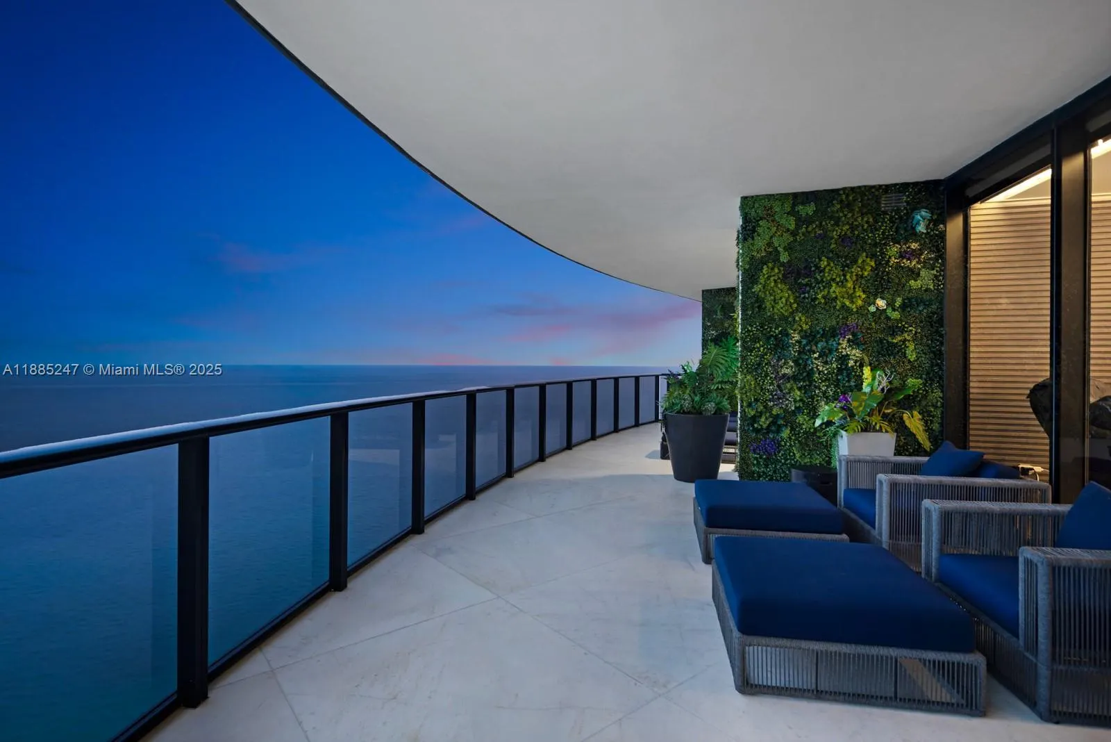 18555 Collins Ave, #4405