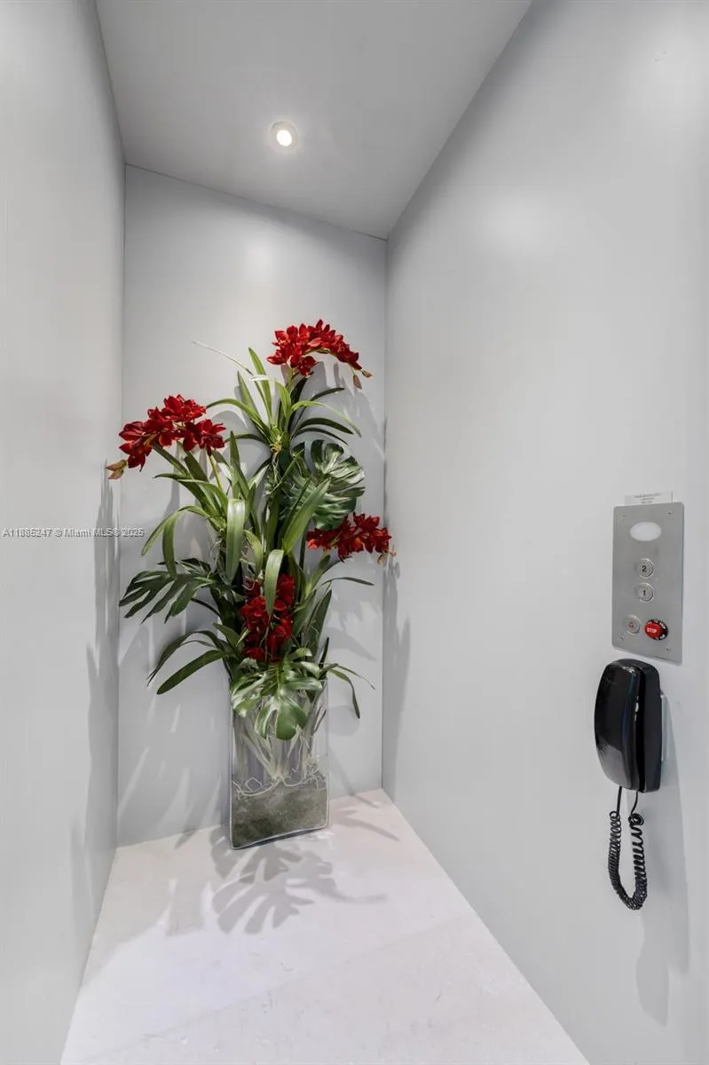 18555 Collins Ave, #4405