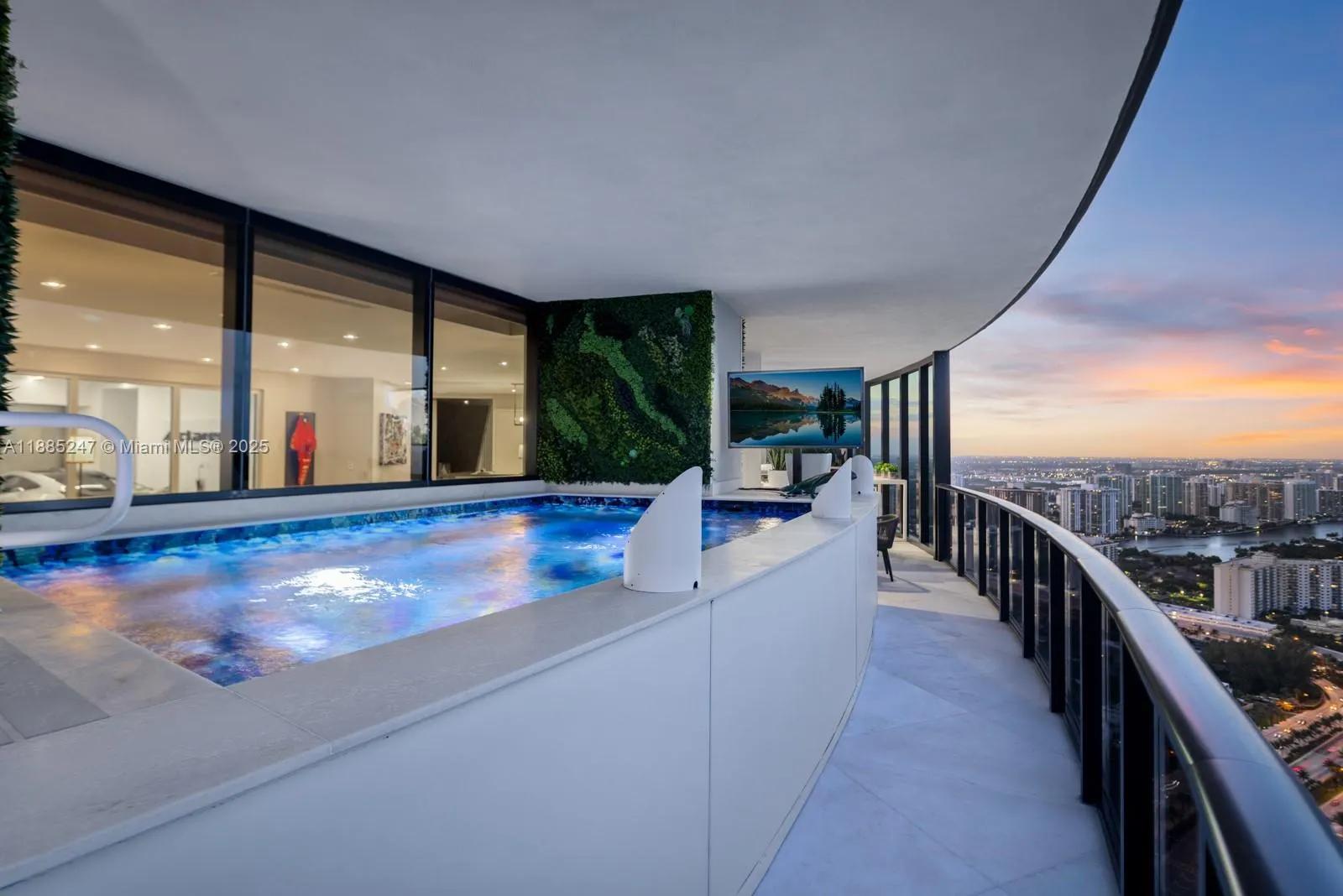 18555 Collins Ave, #4405