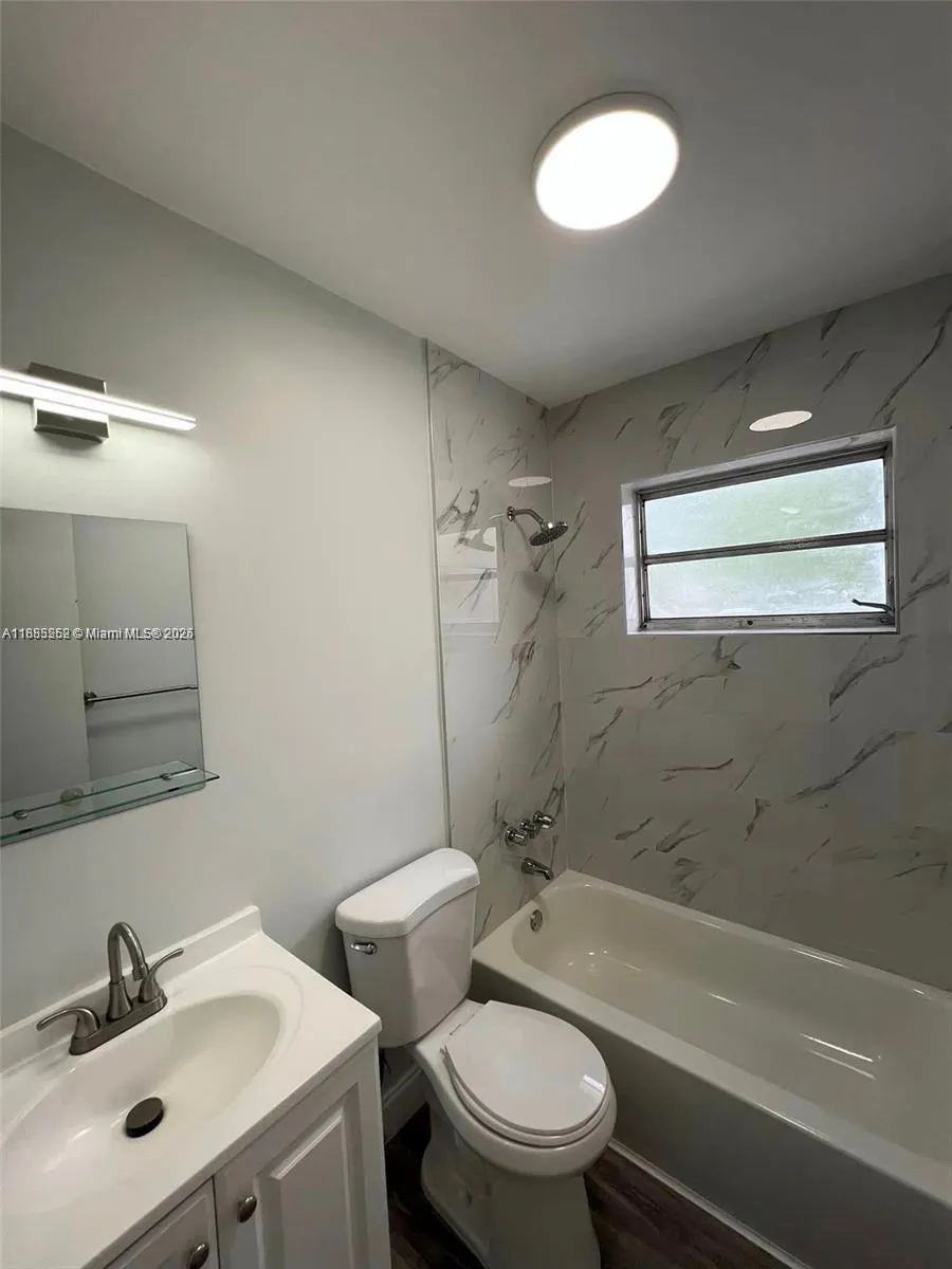 245 NE 191st St, #3014