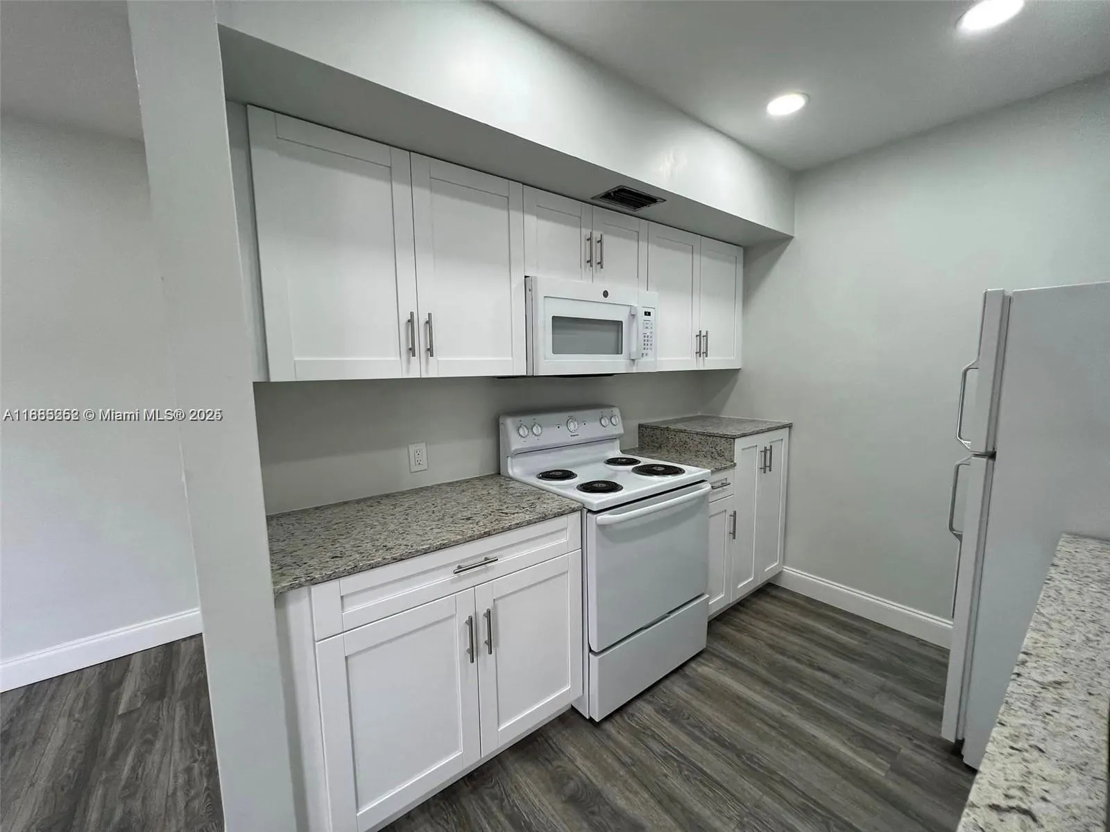 245 NE 191st St, #3014