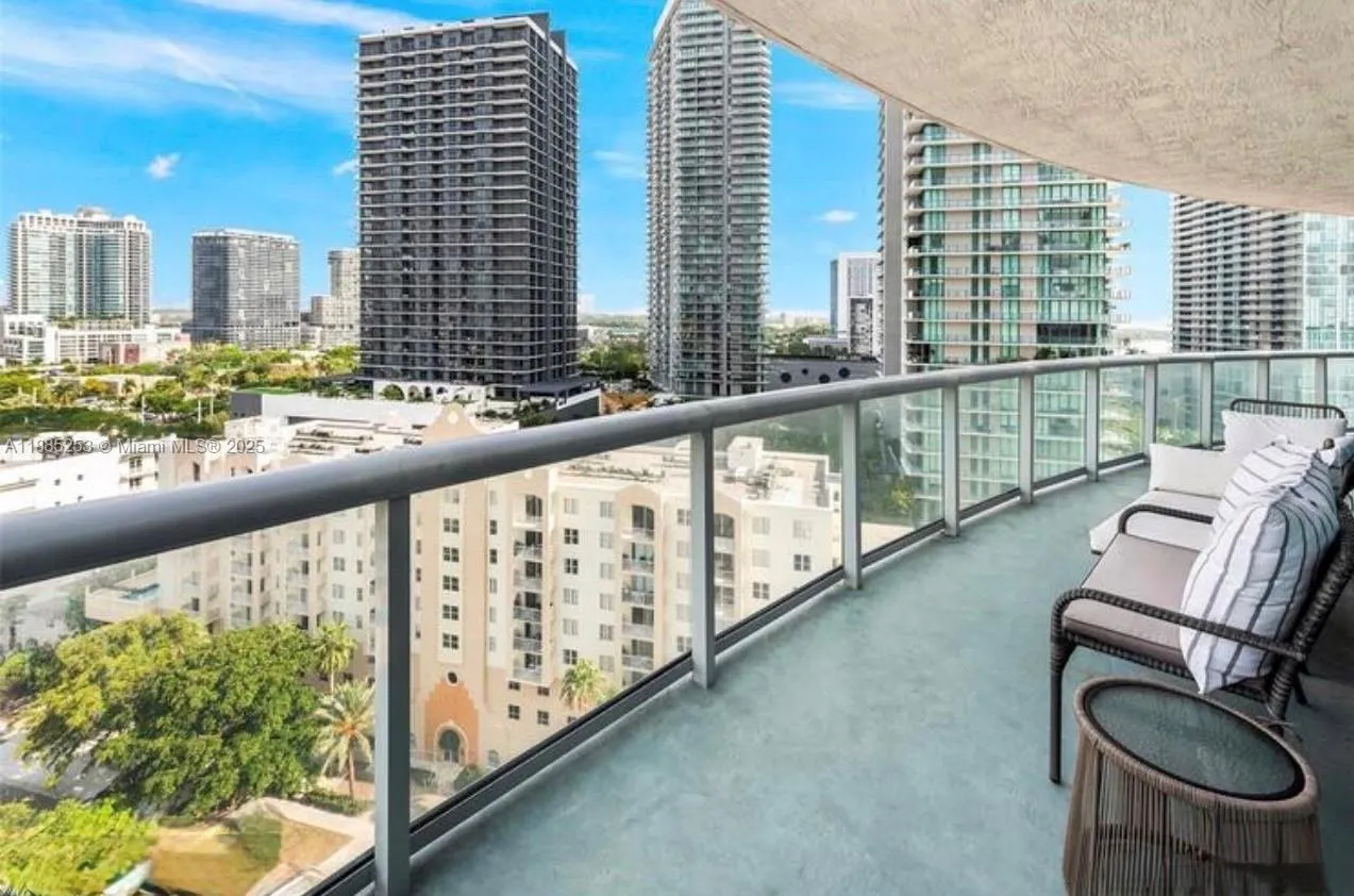 480 NE 30th St, #1607