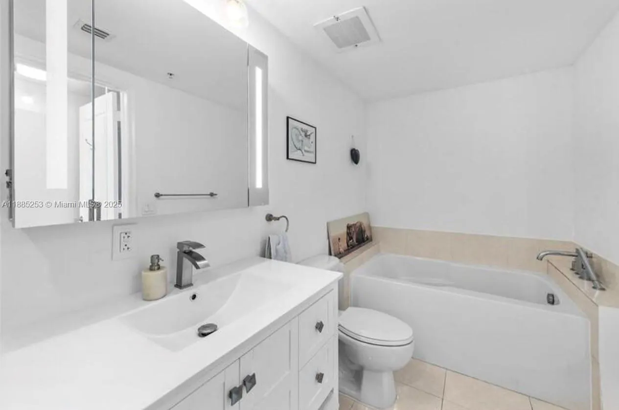 480 NE 30th St, #1607