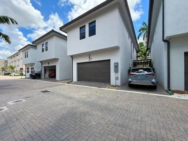 4761 NW 85th Ave