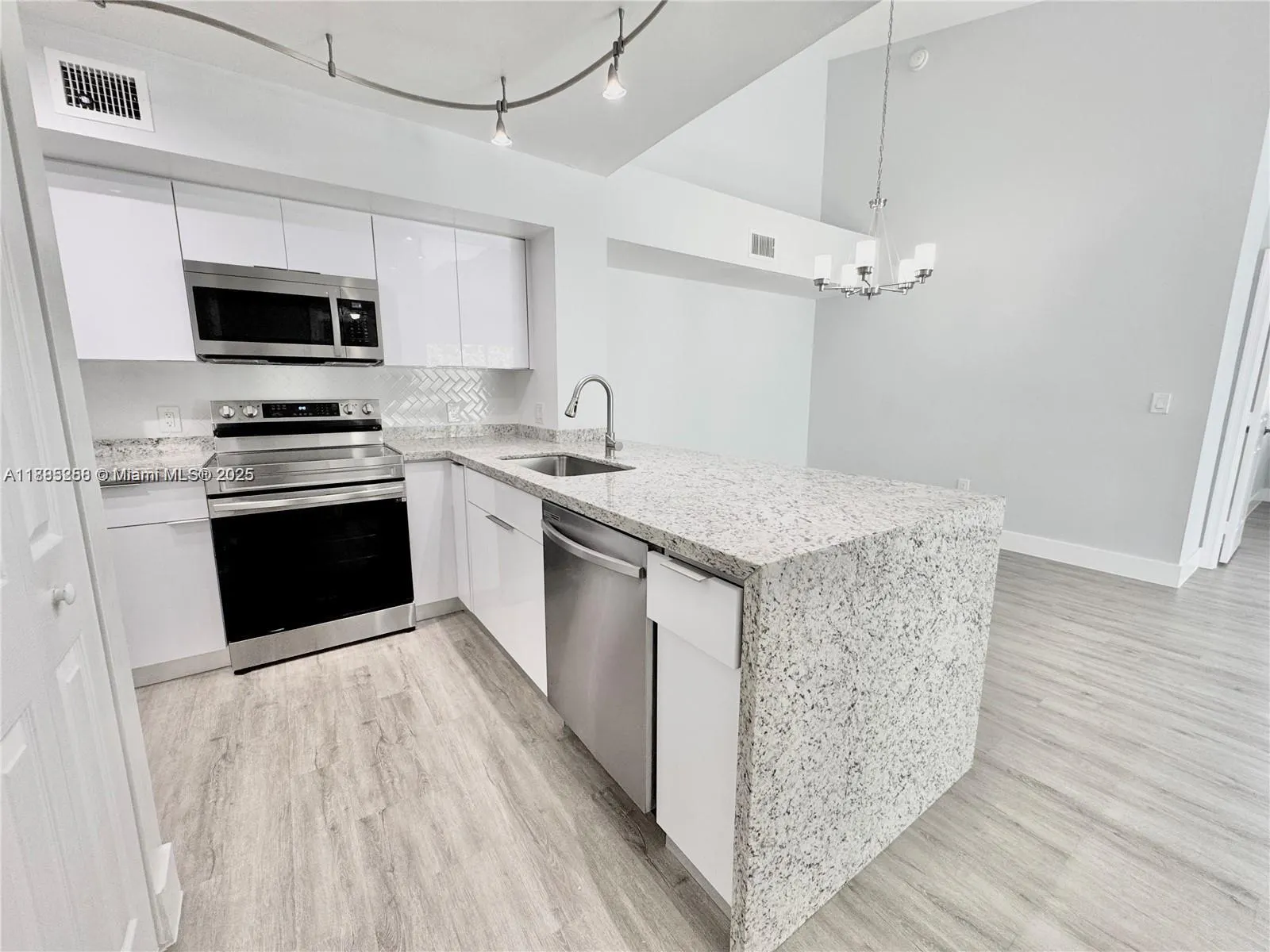 677 SW 111th Ave, #303