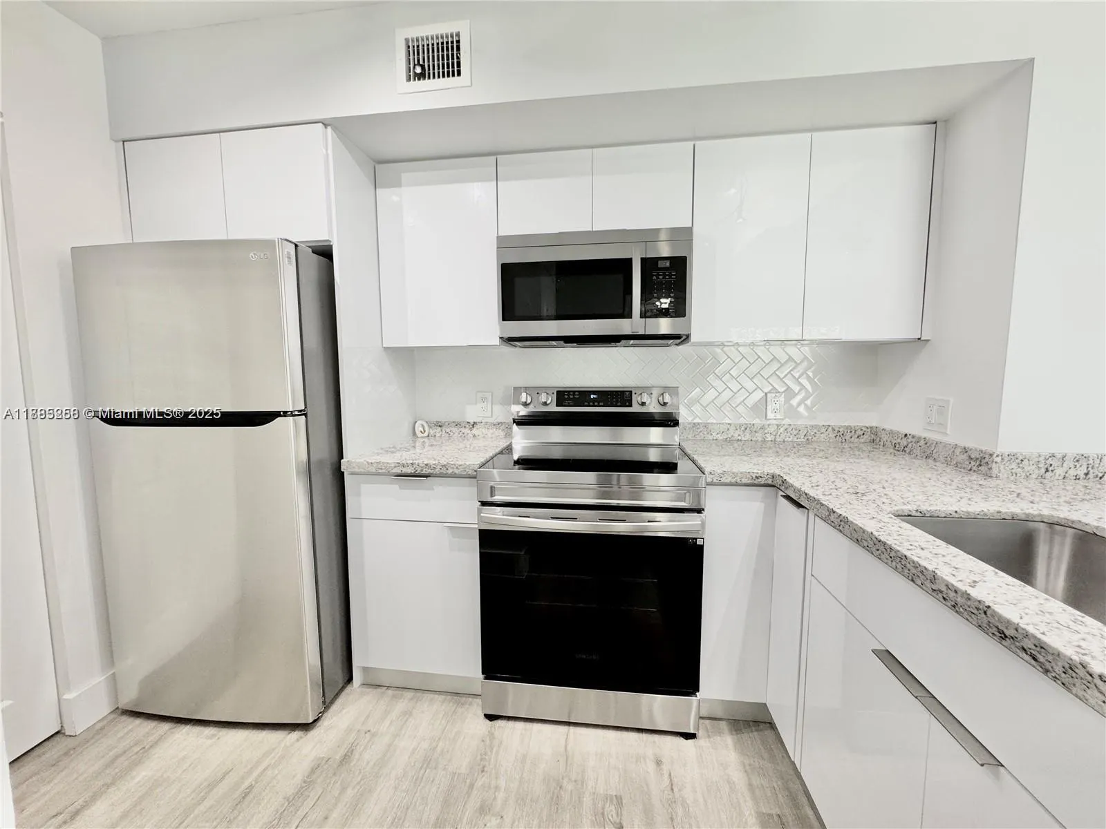 677 SW 111th Ave, #303