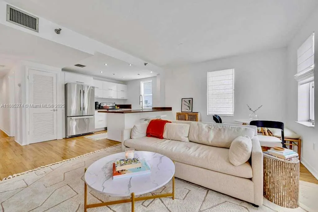 802 Euclid Ave, #302