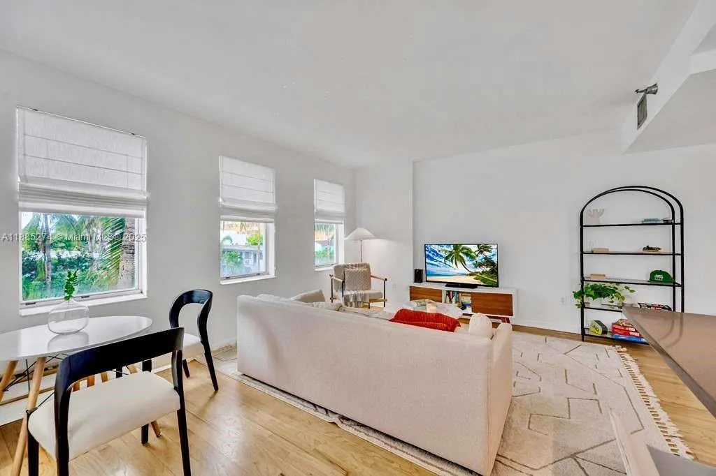 802 Euclid Ave, #302