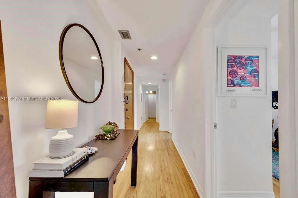 802 Euclid Ave, #302