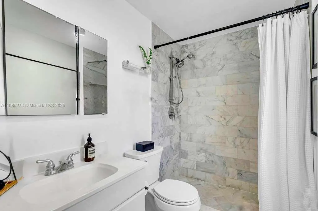 802 Euclid Ave, #302