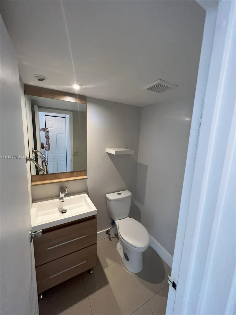 100 Bayview Dr, #2012