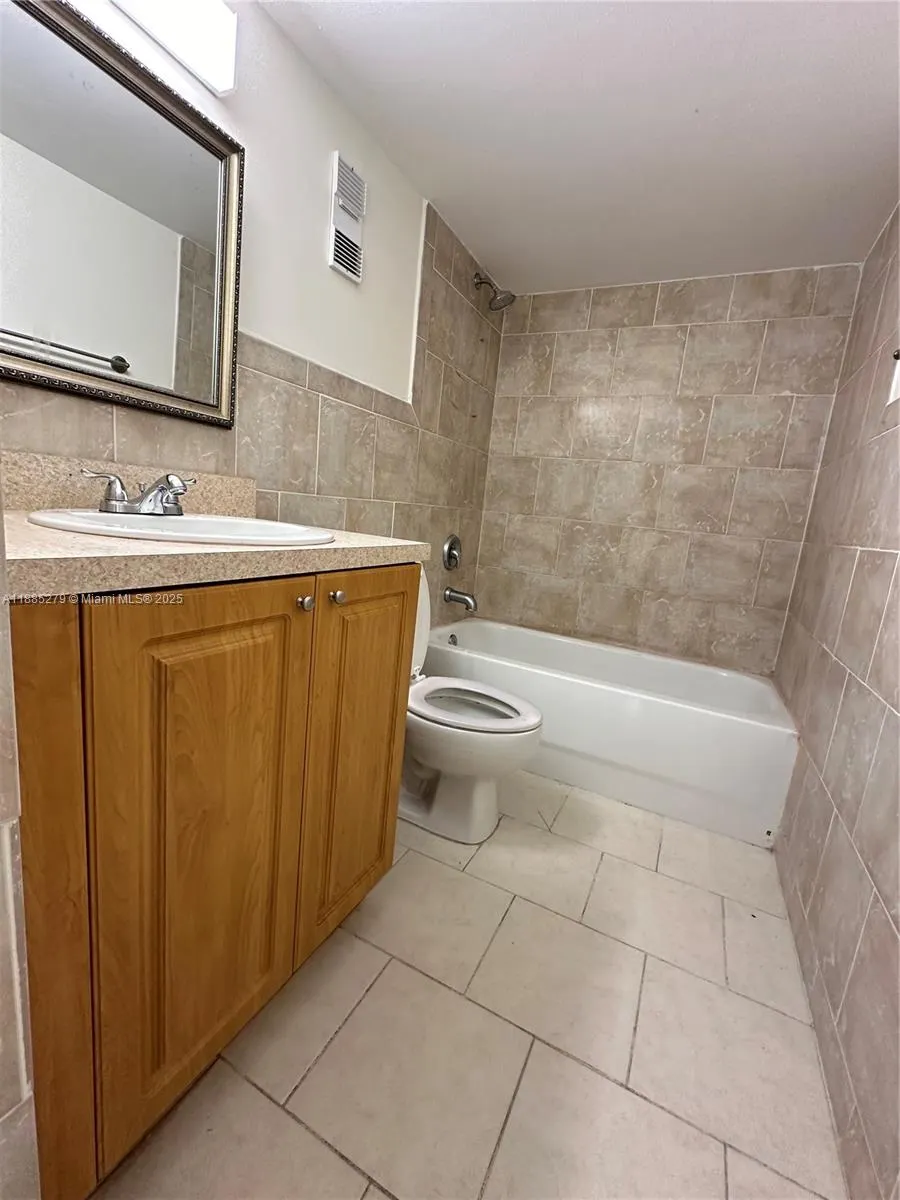 1555 W 44th Pl, #234