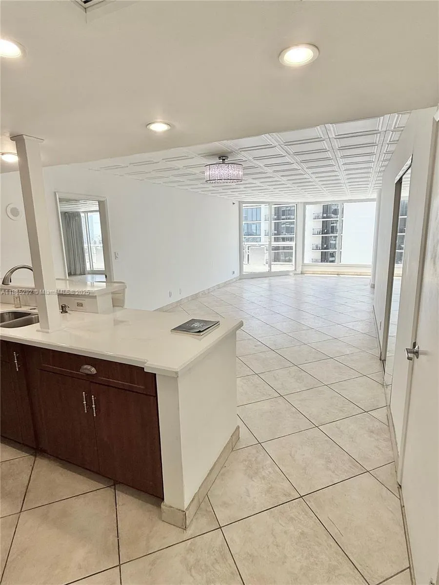 1717 N Bayshore Dr, #A-3046