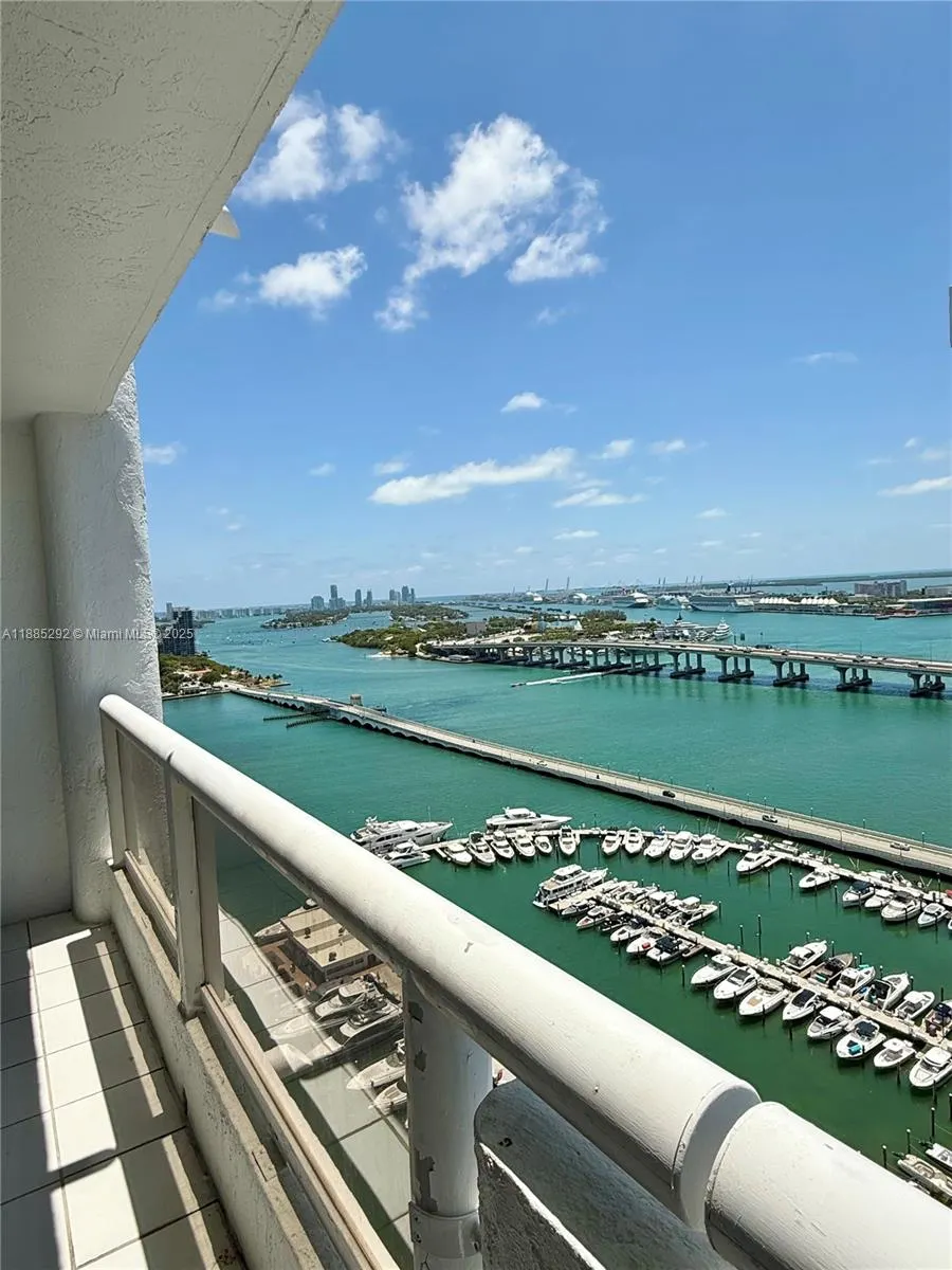 1717 N Bayshore Dr, #A-3046