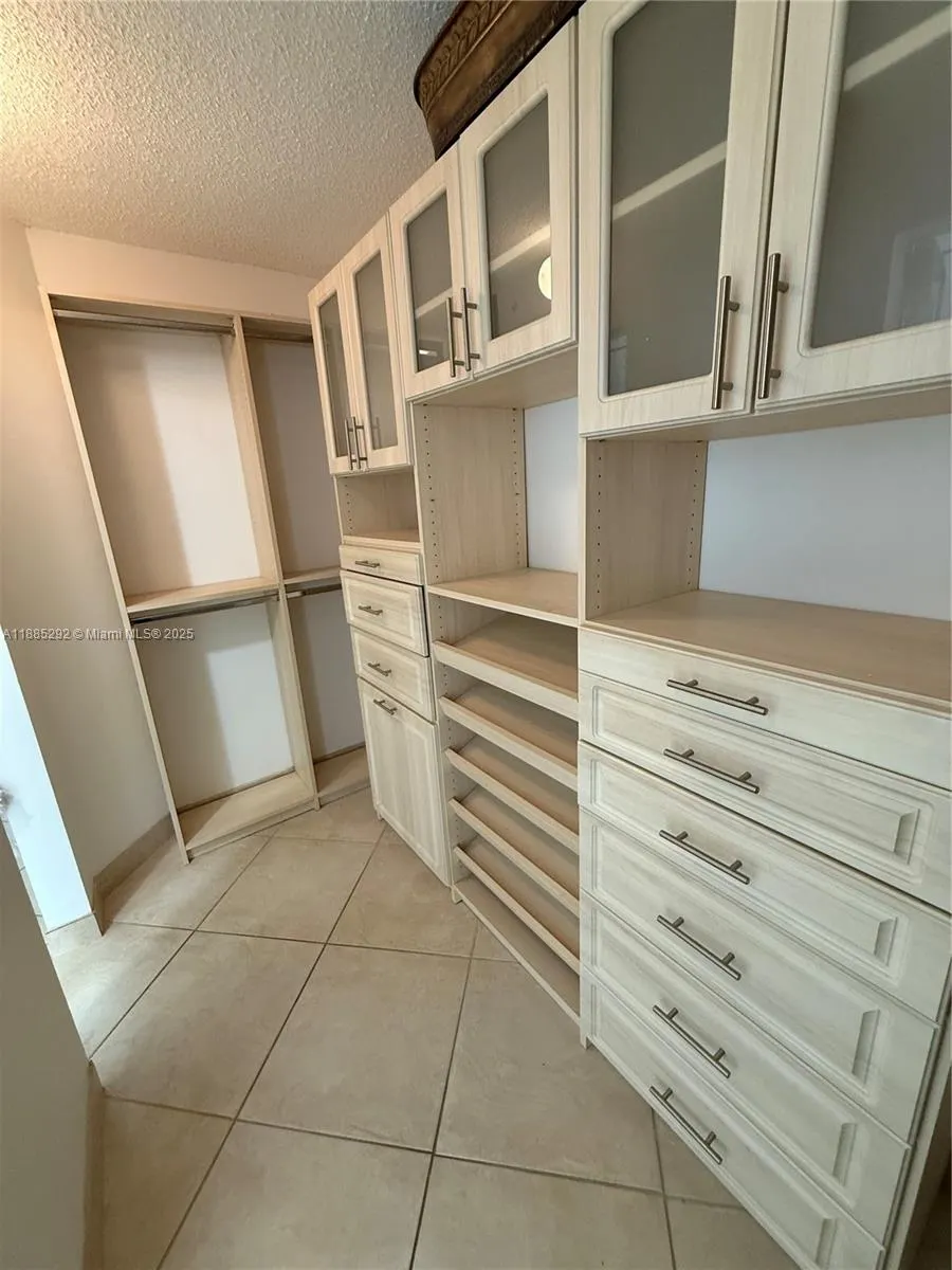 1717 N Bayshore Dr, #A-3046