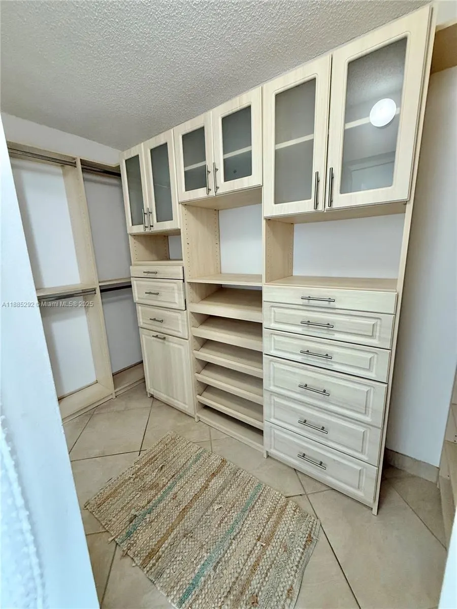 1717 N Bayshore Dr, #A-3046