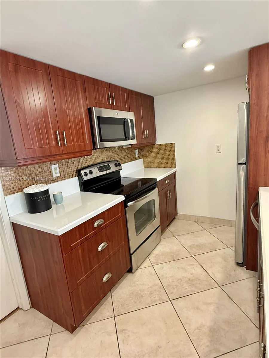 1717 N Bayshore Dr, #A-3046