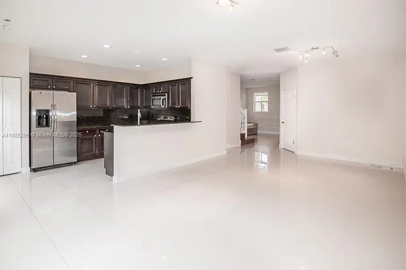 1024 NE 207th Ter, #1024