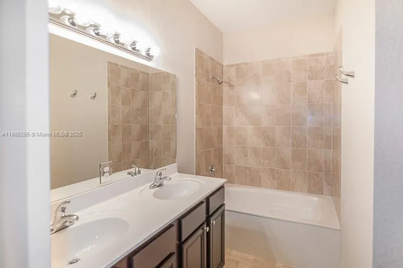 1024 NE 207th Ter, #1024
