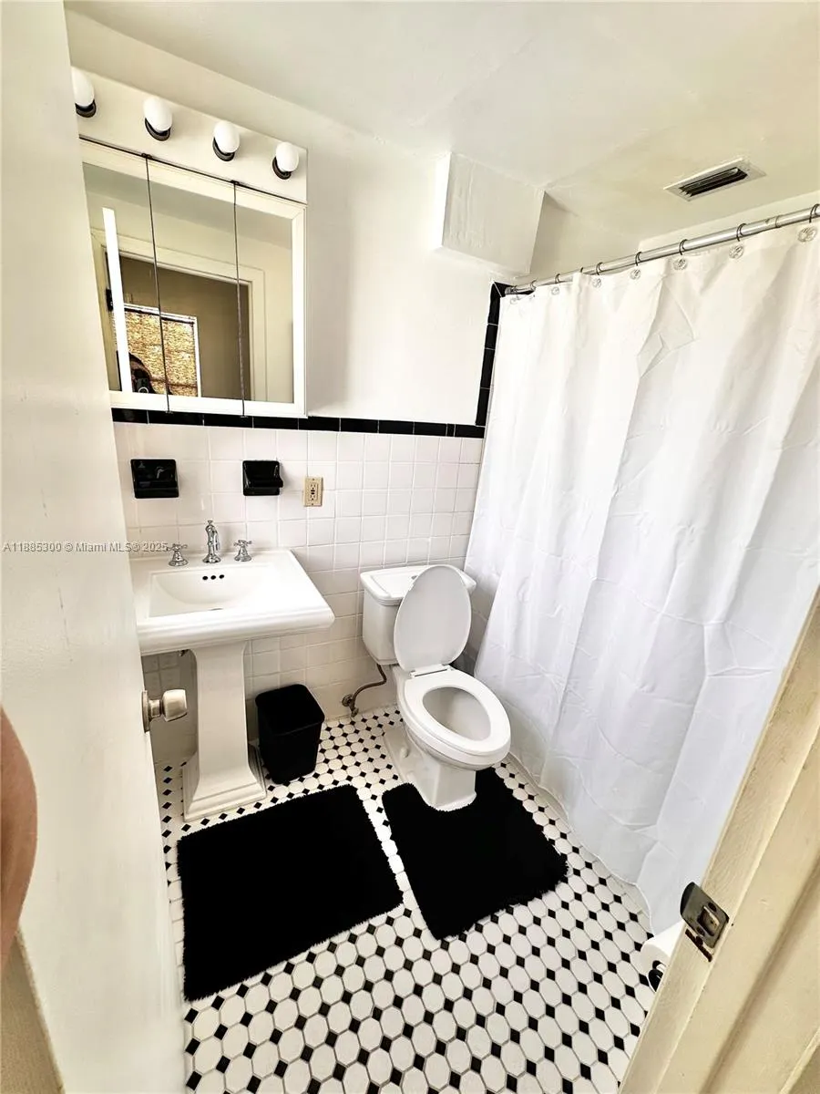 1051 Meridian Ave, #1F