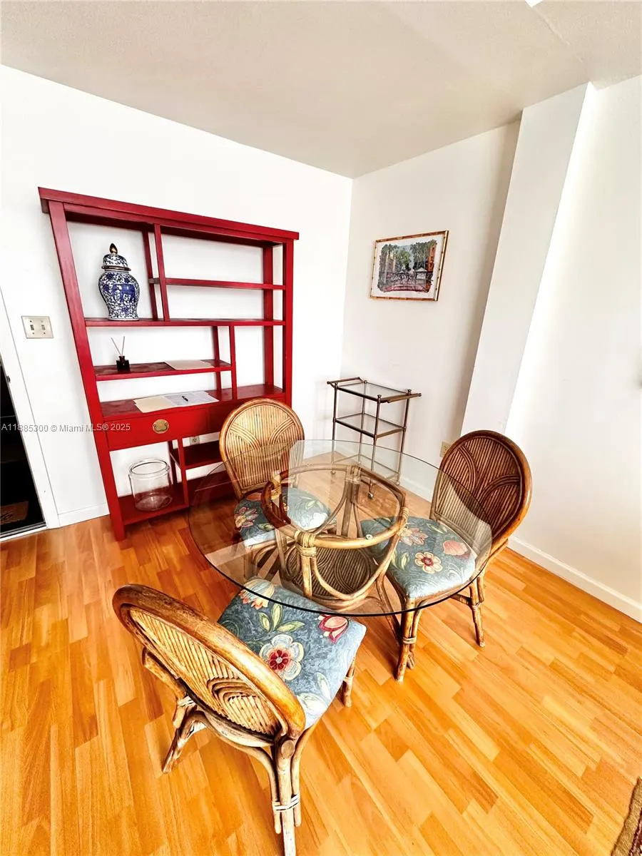 1051 Meridian Ave, #1F