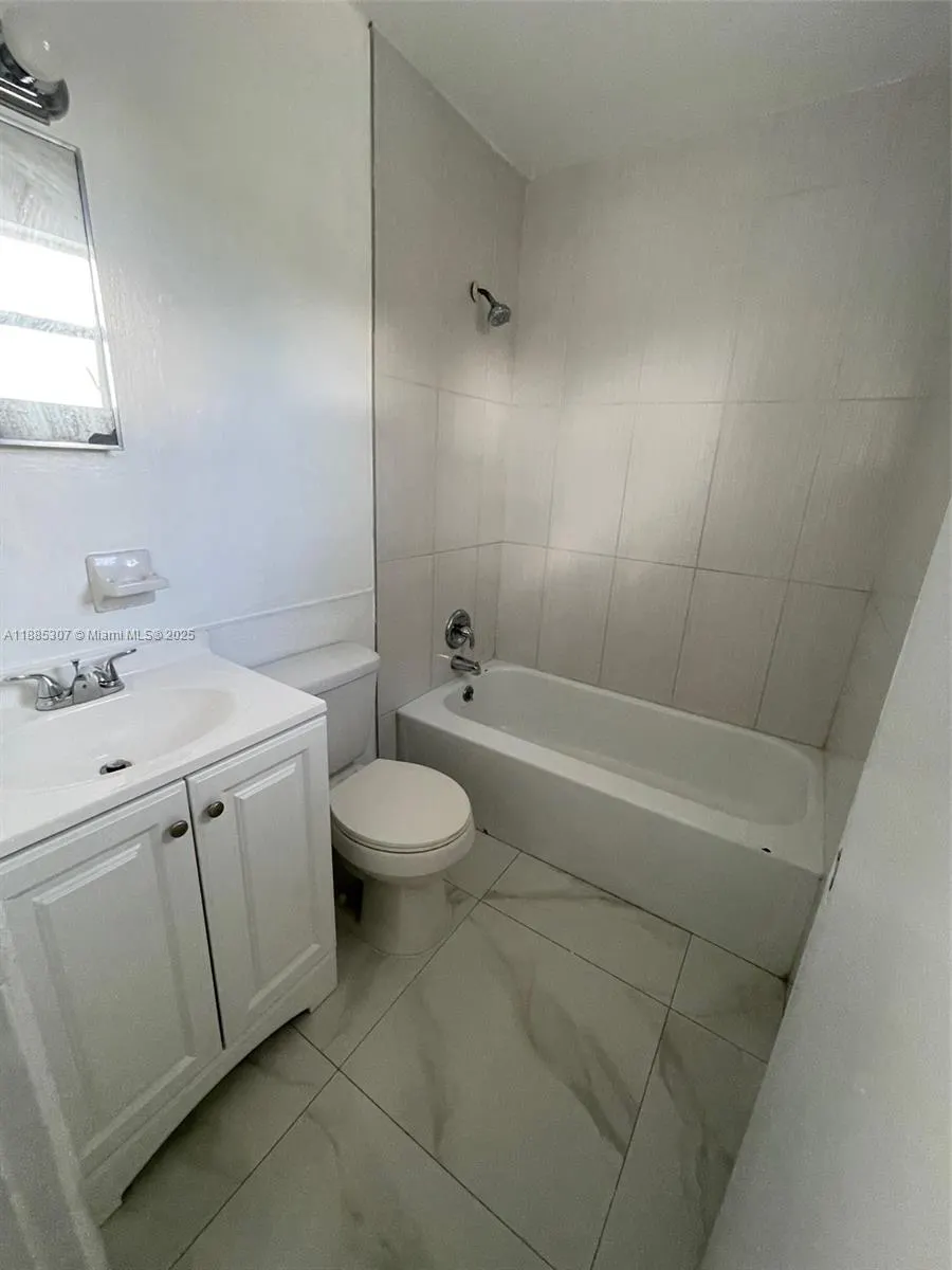 1102 S K St, #8