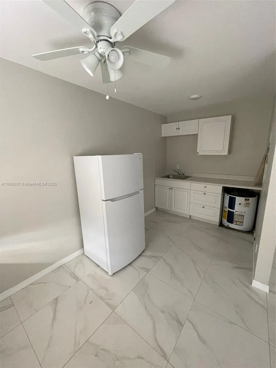 1102 S K St, #8
