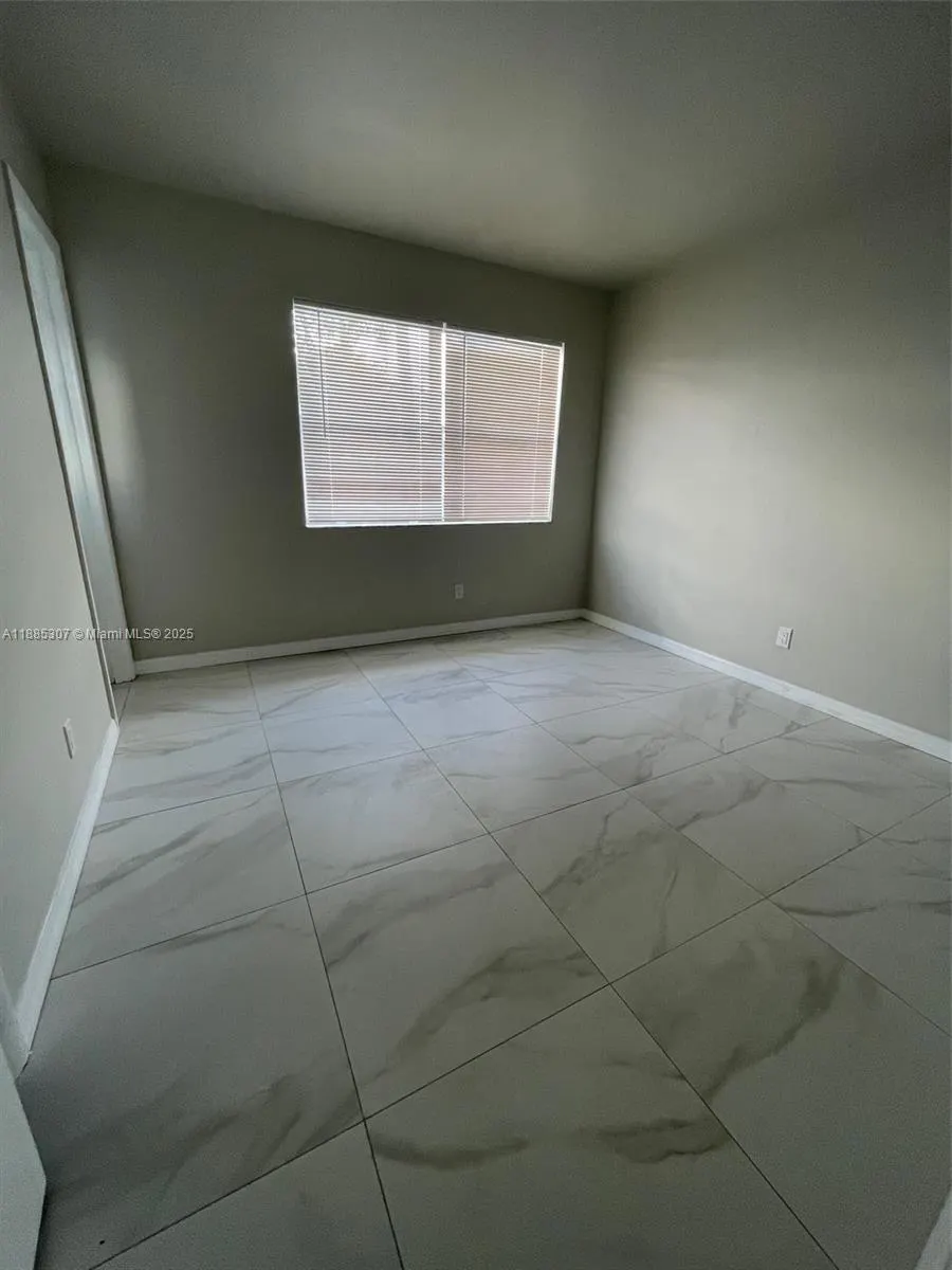 1102 S K St, #8