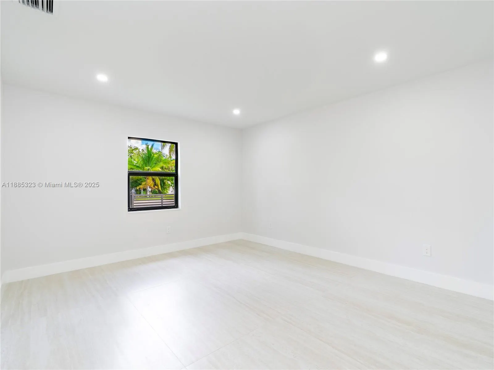550 NW 143rd St