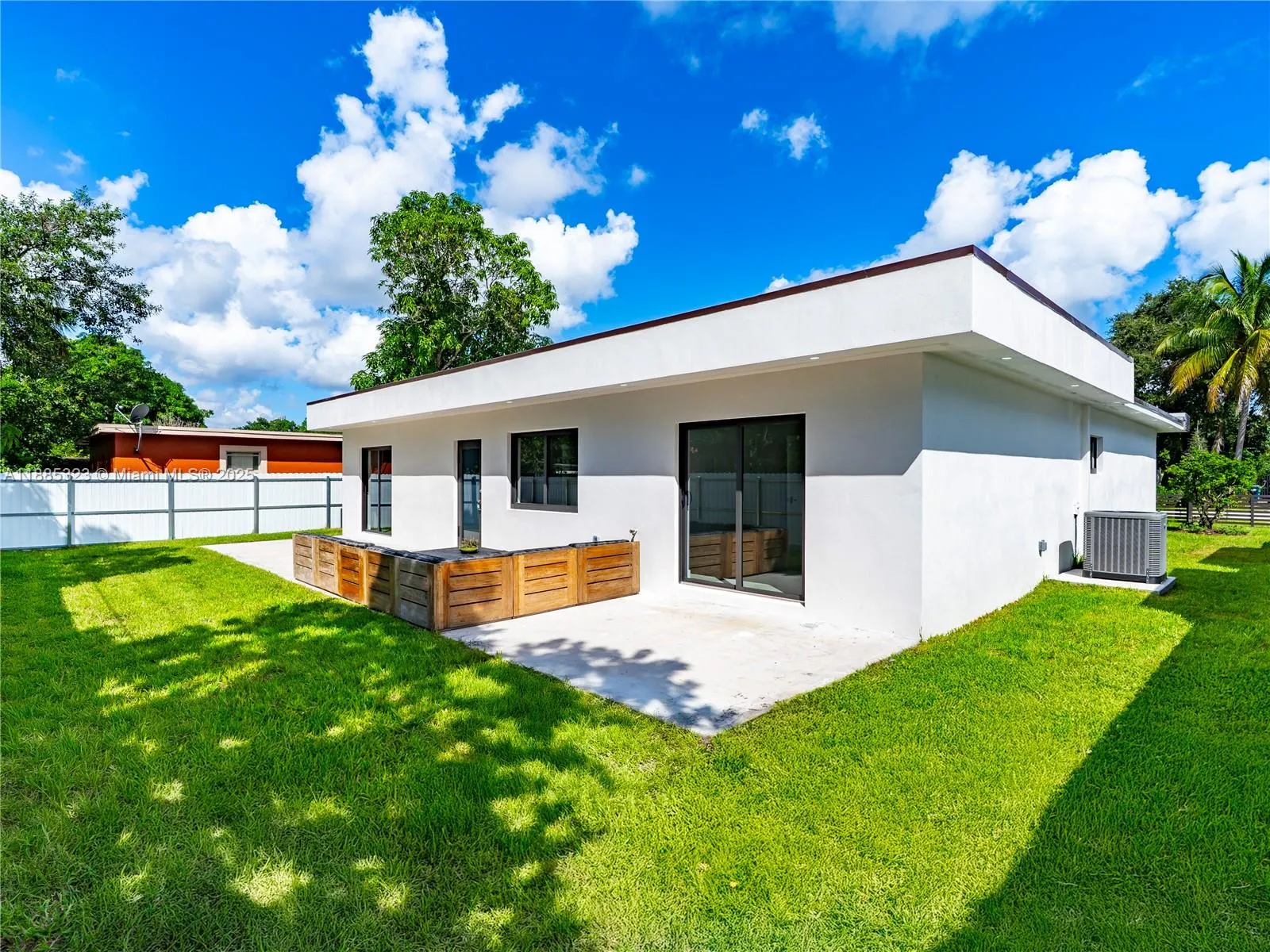 550 NW 143rd St