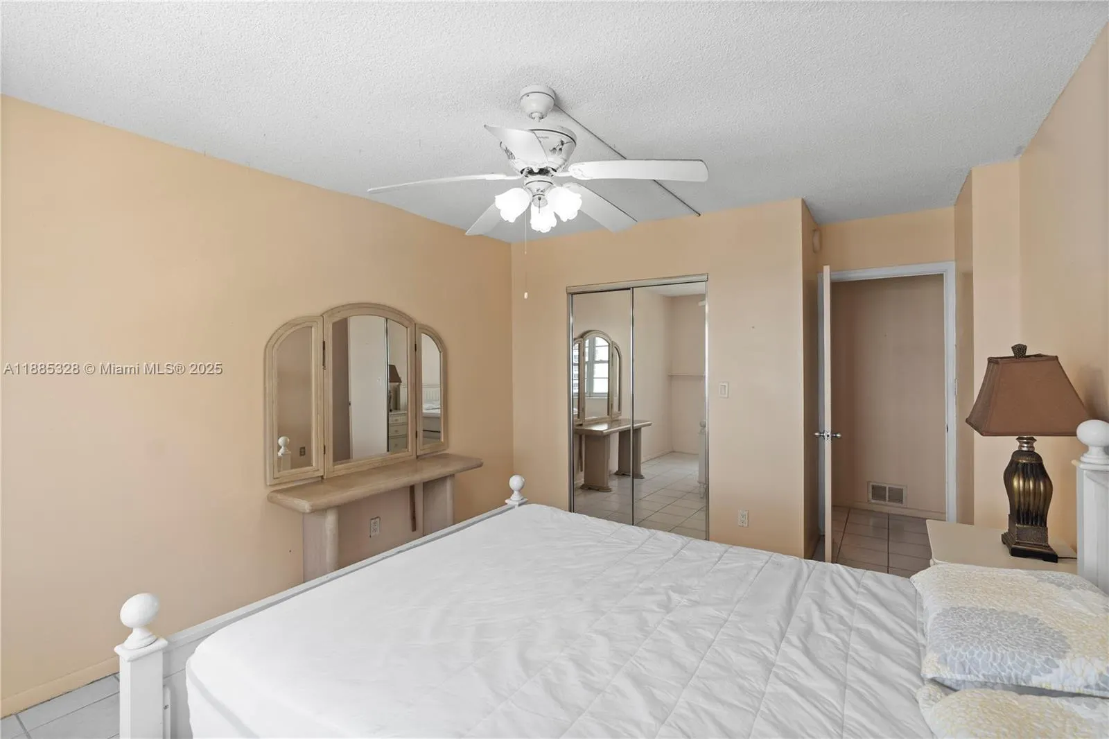 200 S Birch Rd, #1212