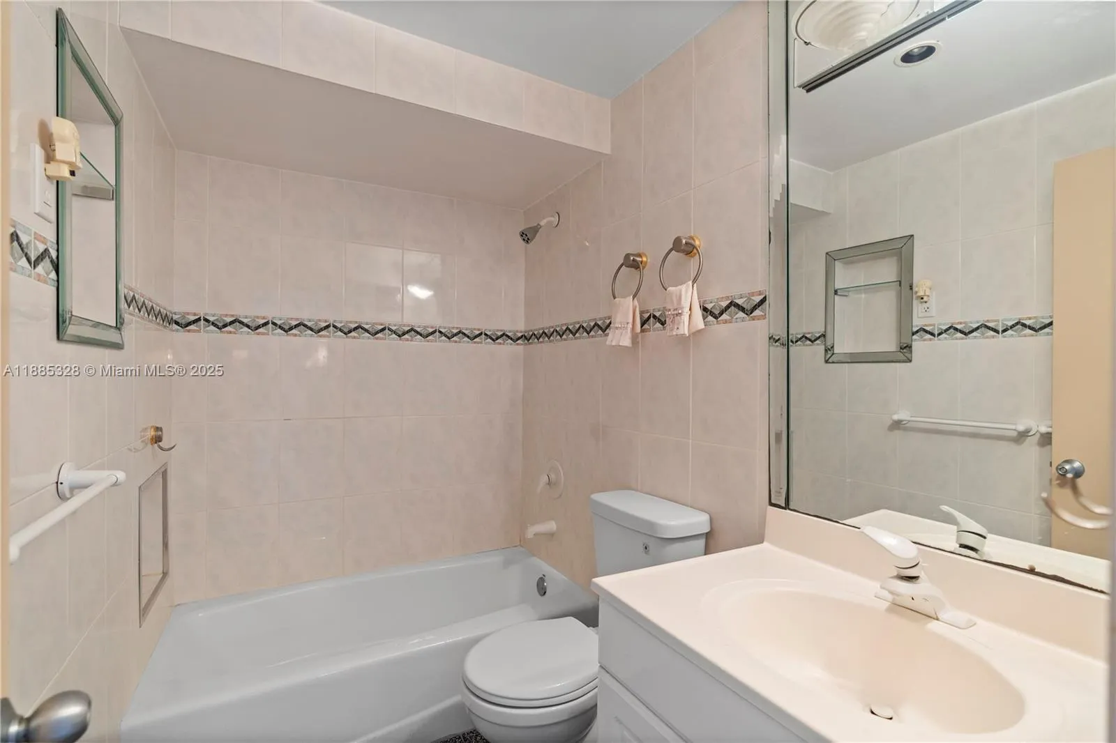 200 S Birch Rd, #1212