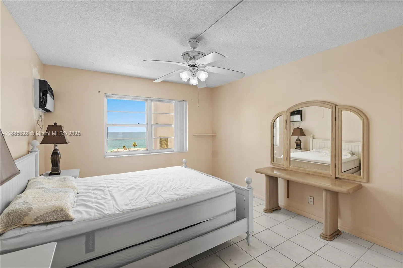 200 S Birch Rd, #1212