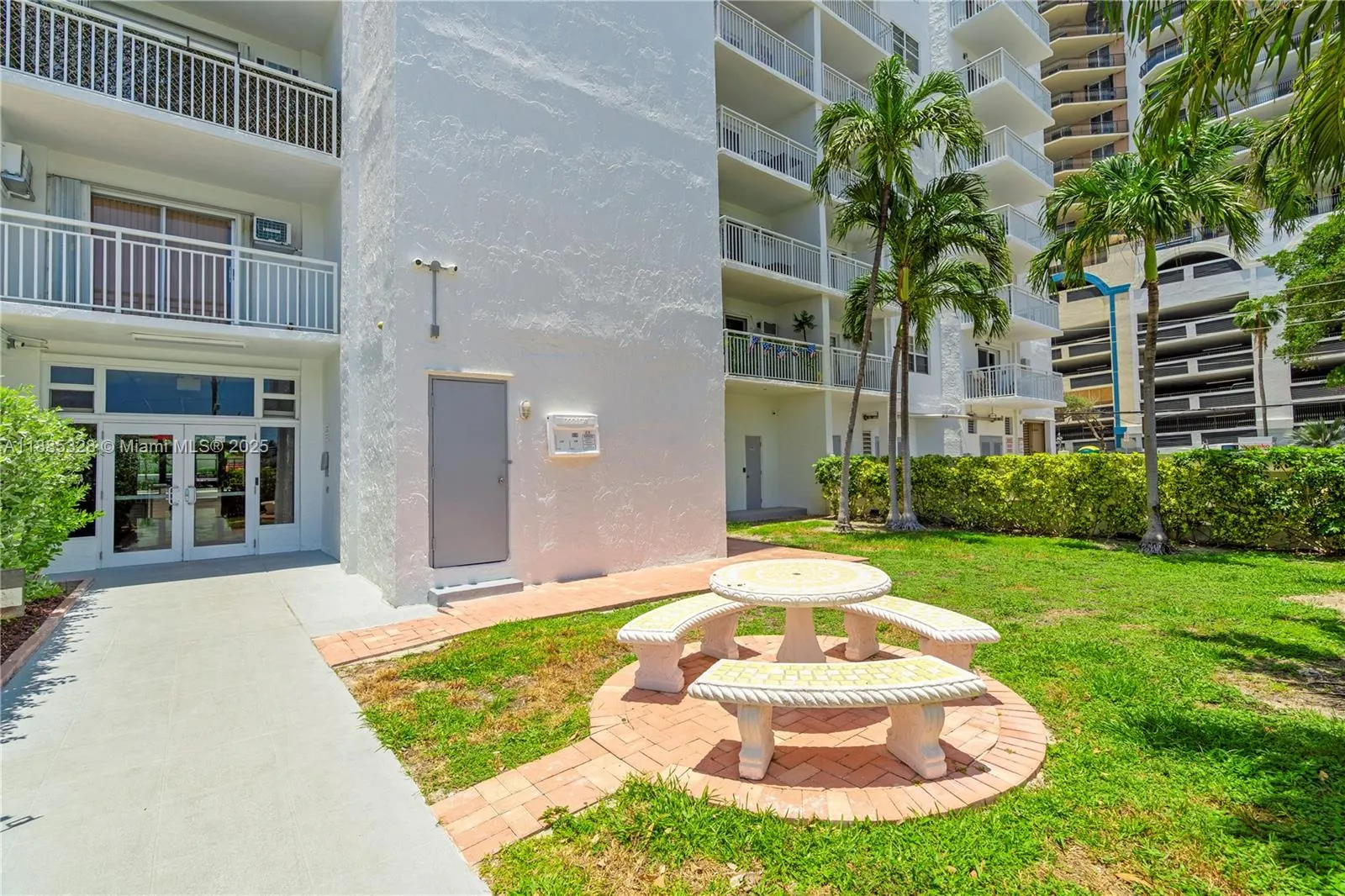 200 S Birch Rd, #1212