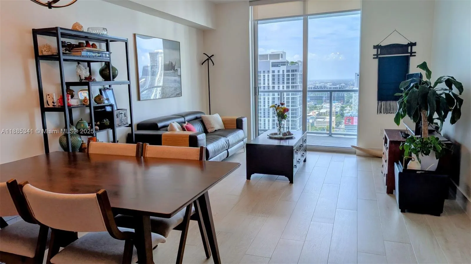 185 SW 7th St, #3403