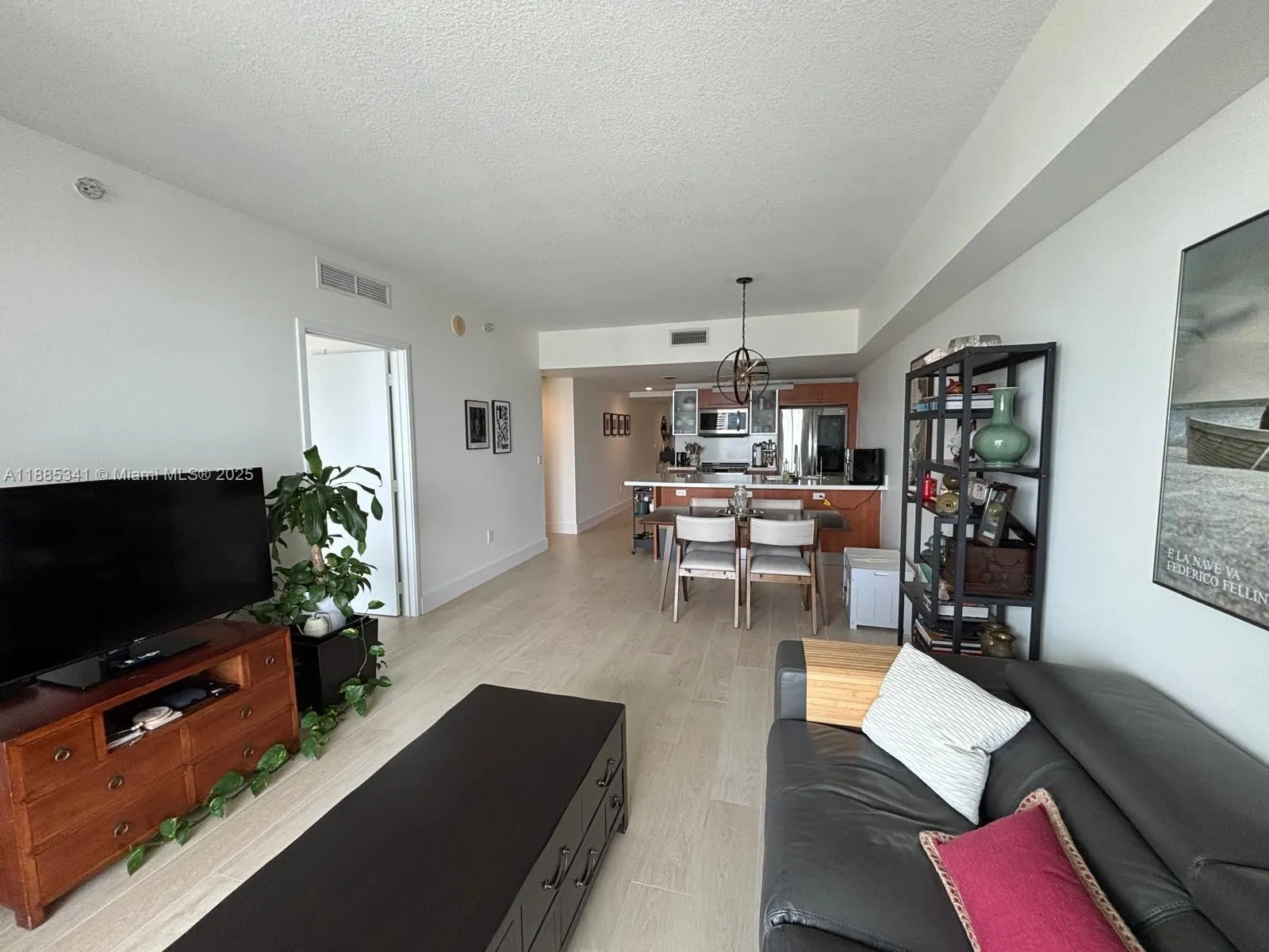185 SW 7th St, #3403