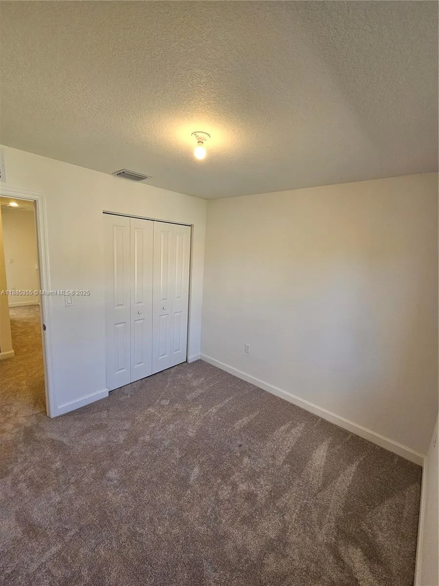 5045 SW 37th St