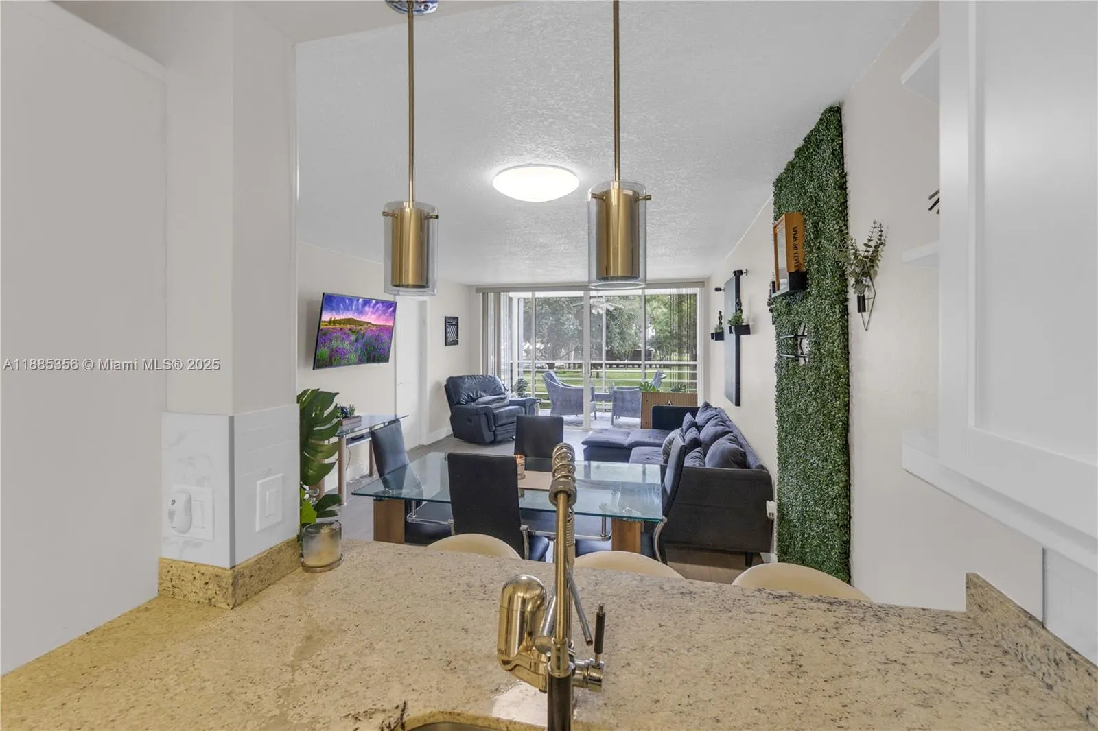 9410 Poinciana Pl, #206