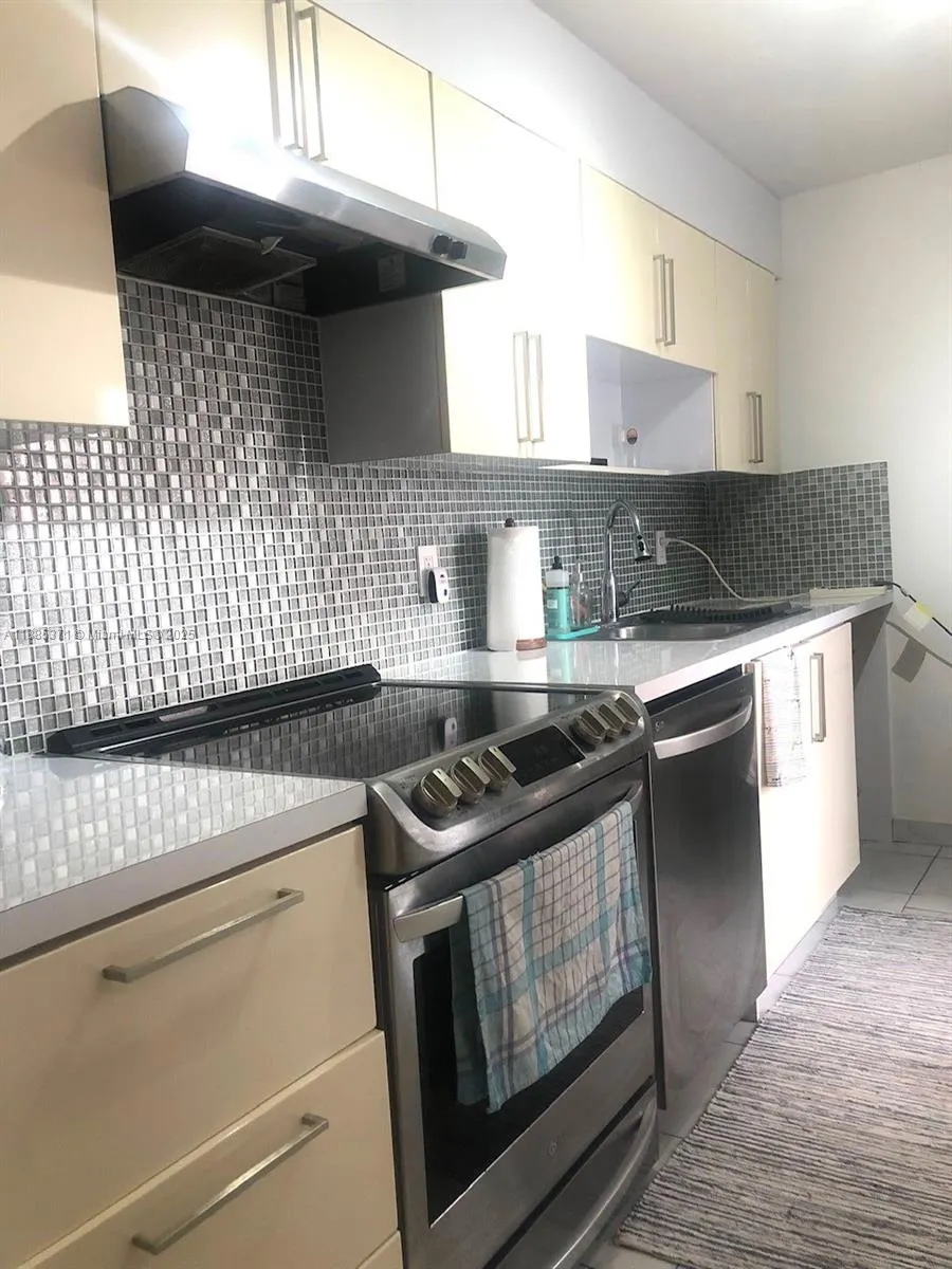 1750 James Ave, #5B